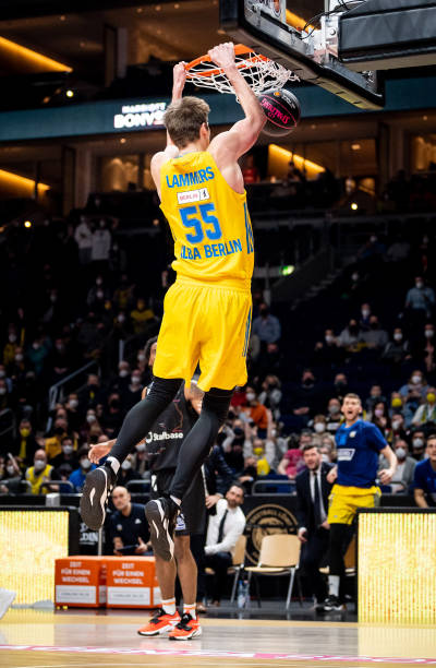 自升入西甲 自升入西甲