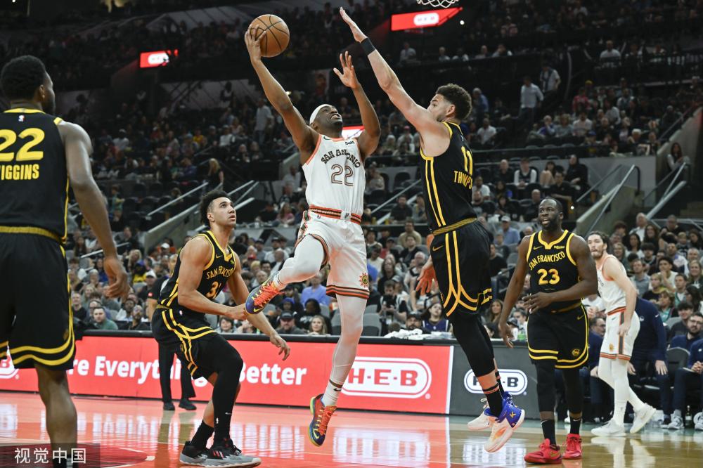 和方向面临 和方向面临